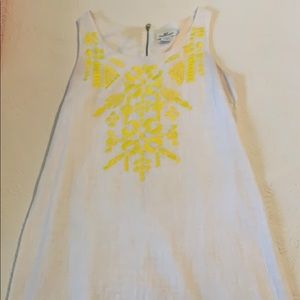 Vineyard Vines dress w/ yellow embroidered detail